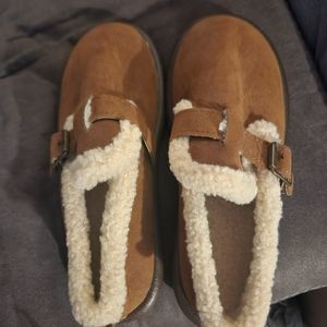 Slip on lined shoes